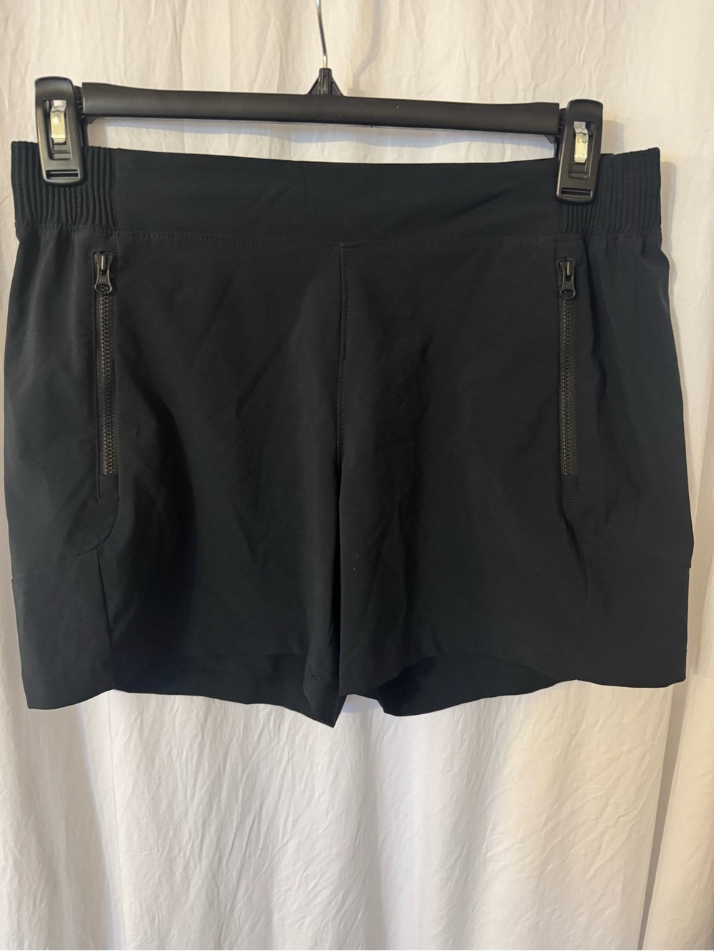 Columbia Woman’s Black Women’s Athletic Shorts, Size 5/M That’s what it says?